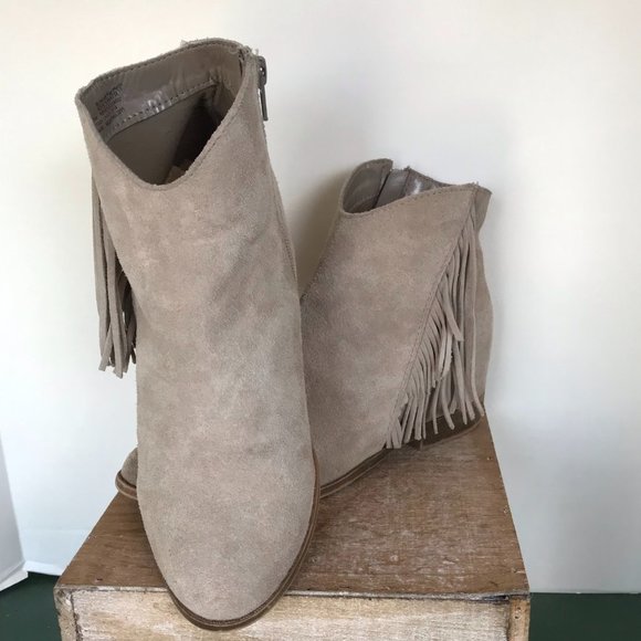 Mudd Beige Leather Fringe Wedge Ankle Boots - Picture 5 of 8